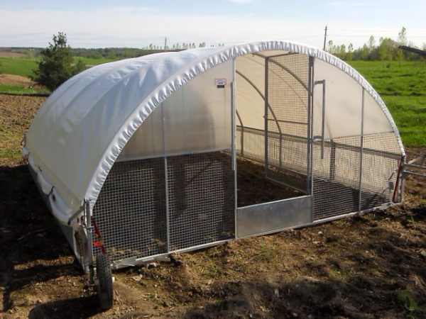 Cackellac chicken shelter model 1312